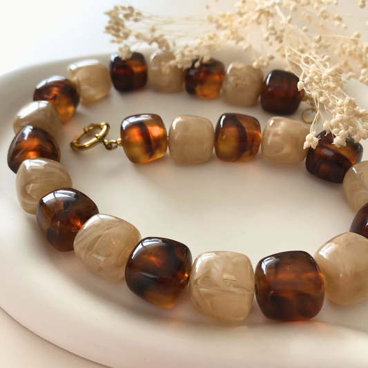 COLLIER ELLIE