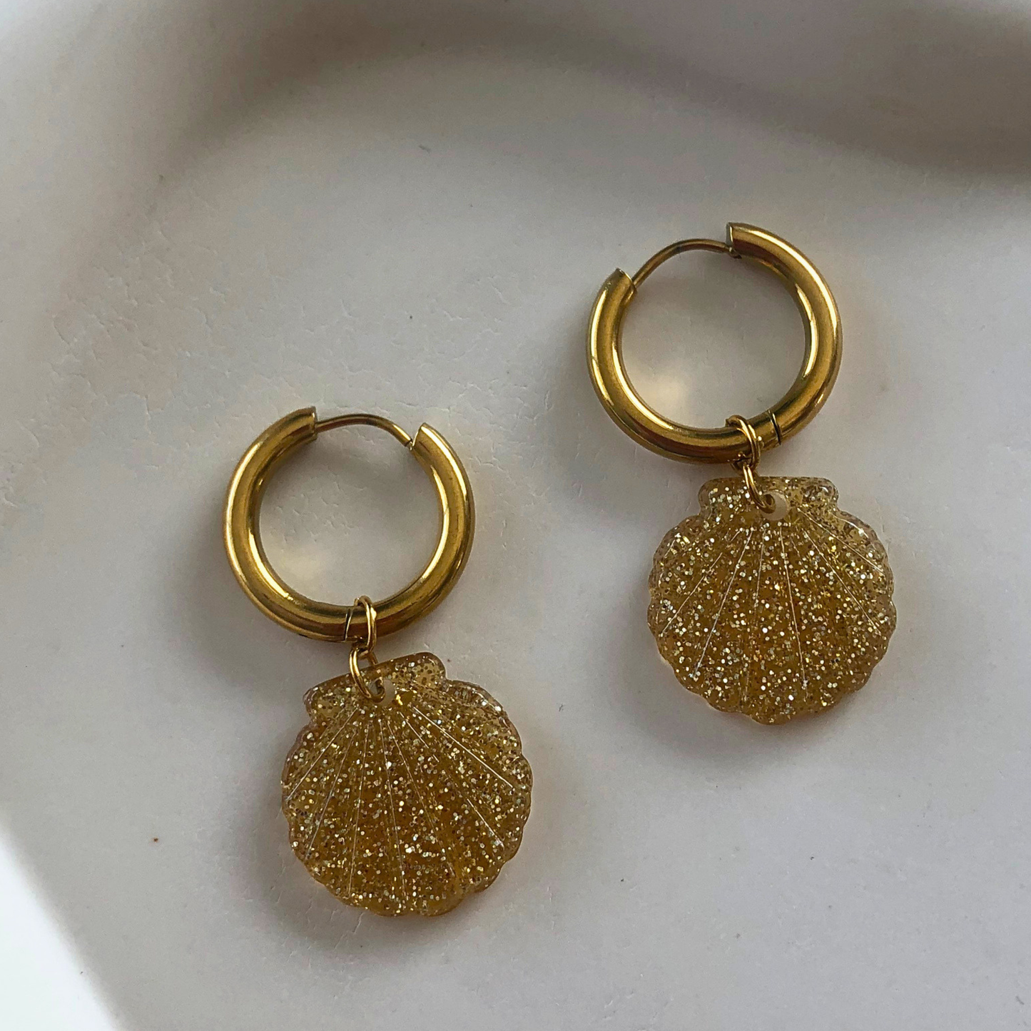 BOUCLES D'OREILLES LYA - créoles coquillage (2 coloris)
