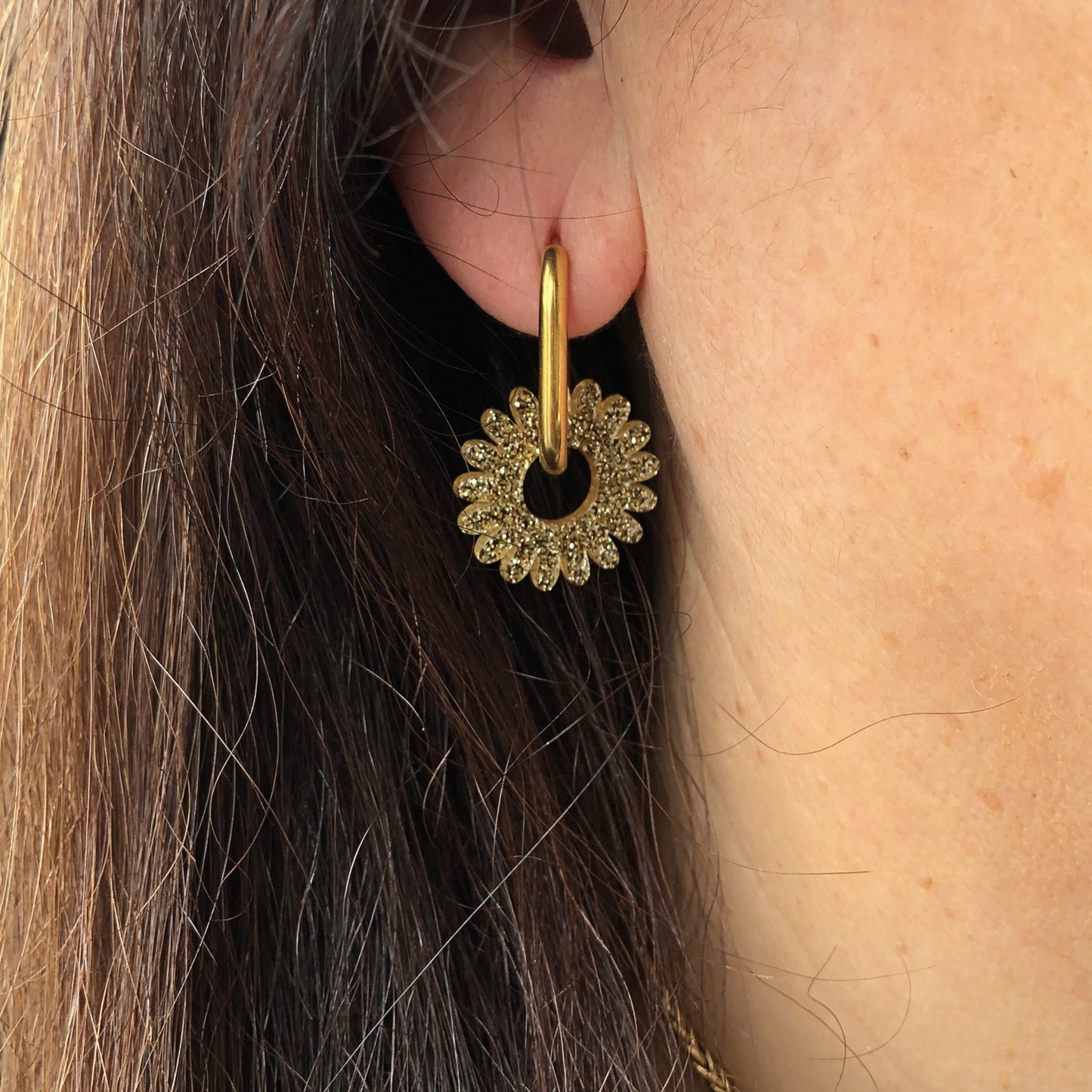 BOUCLES D'OREILLES NORA - créoles marguerite pailletée