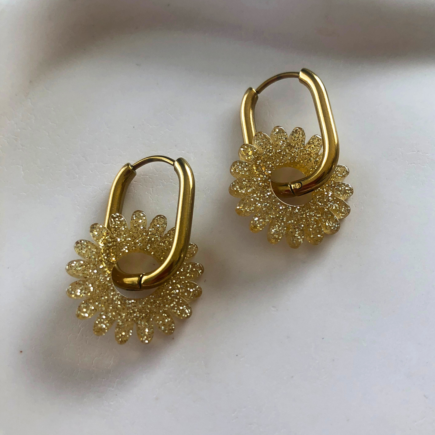 BOUCLES D'OREILLES NORA - créoles marguerite pailletée