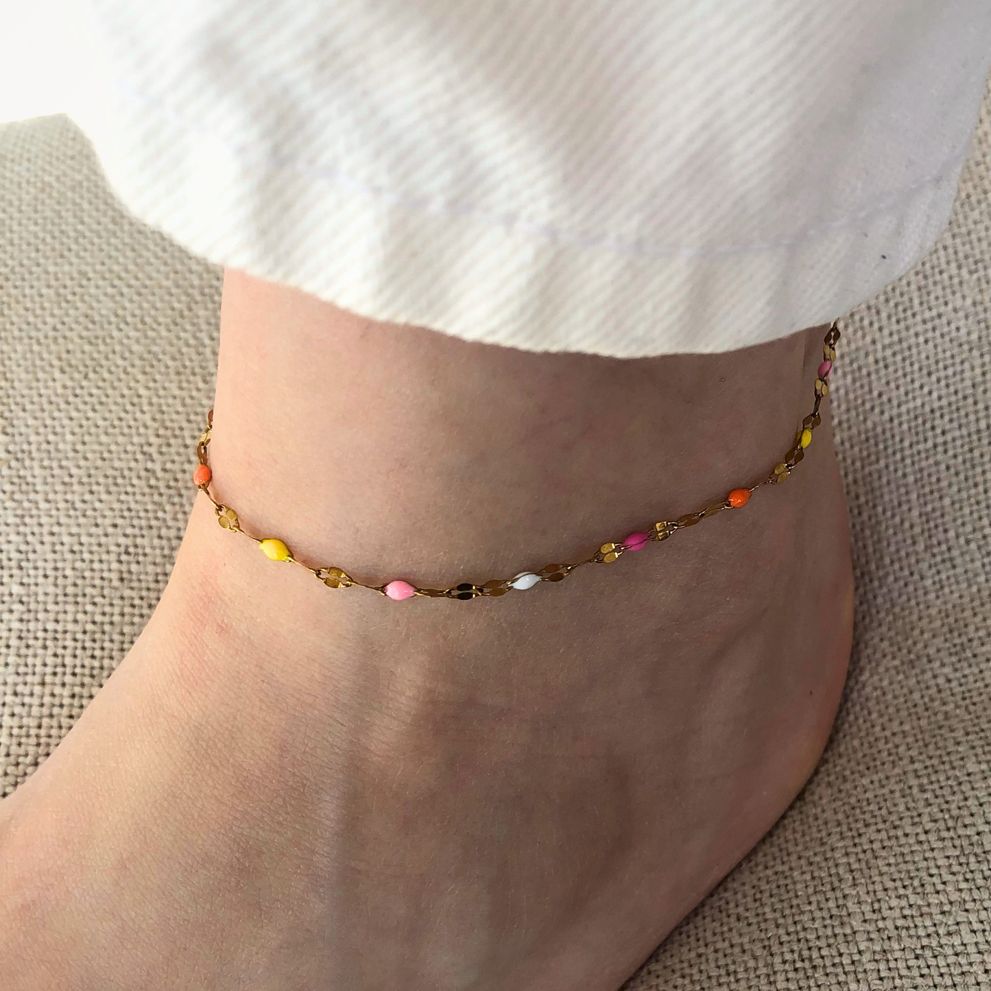 BRACELET DE CHEVILLE LOLA - chaîne dorées et perles colorées