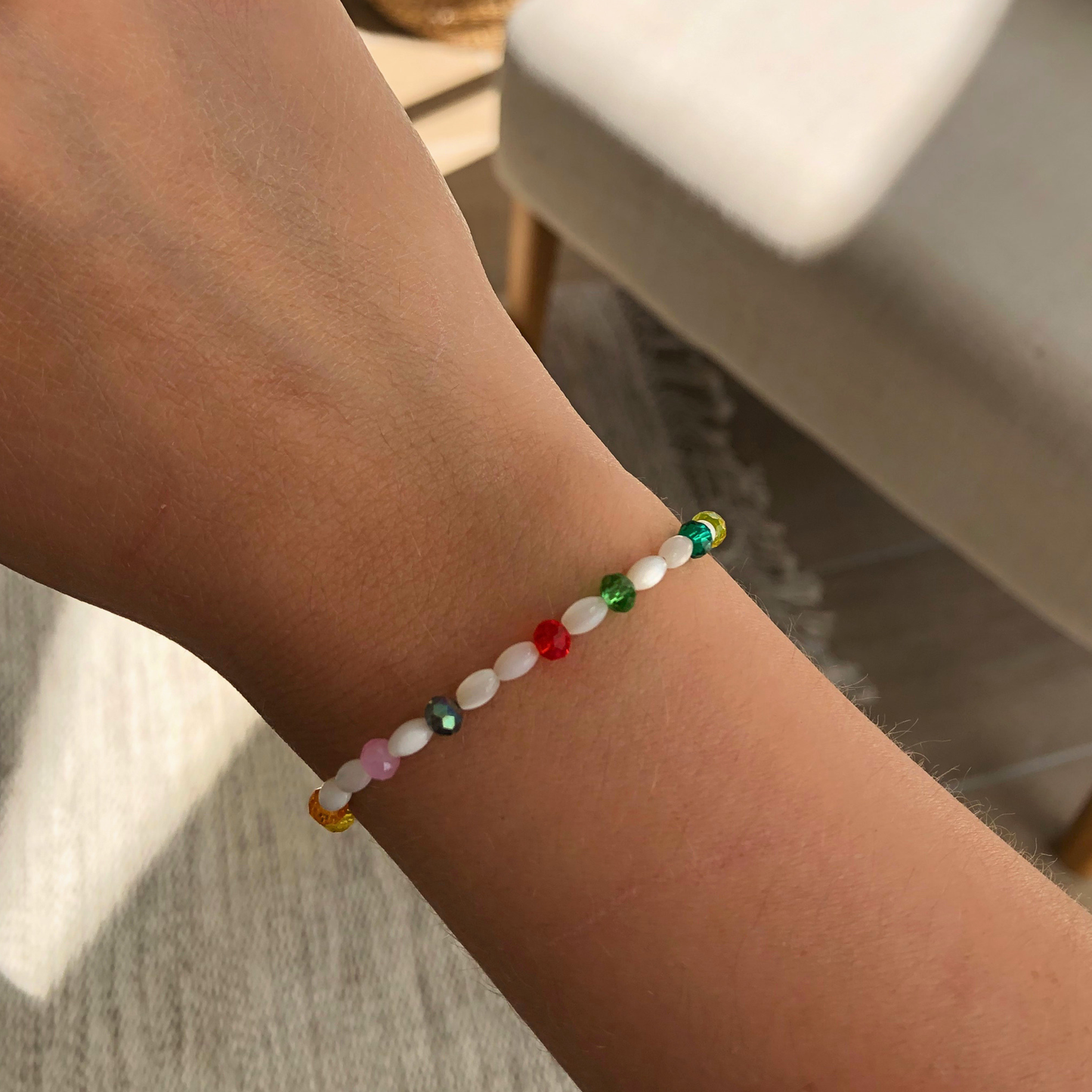 BRACELET MAYA - perles blanches nacrées et perles en verre colorées