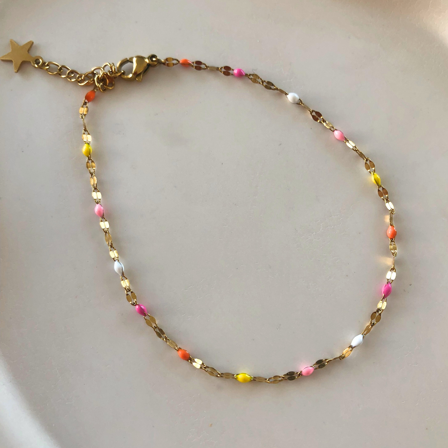 BRACELET DE CHEVILLE LOLA - chaîne dorées et perles colorées