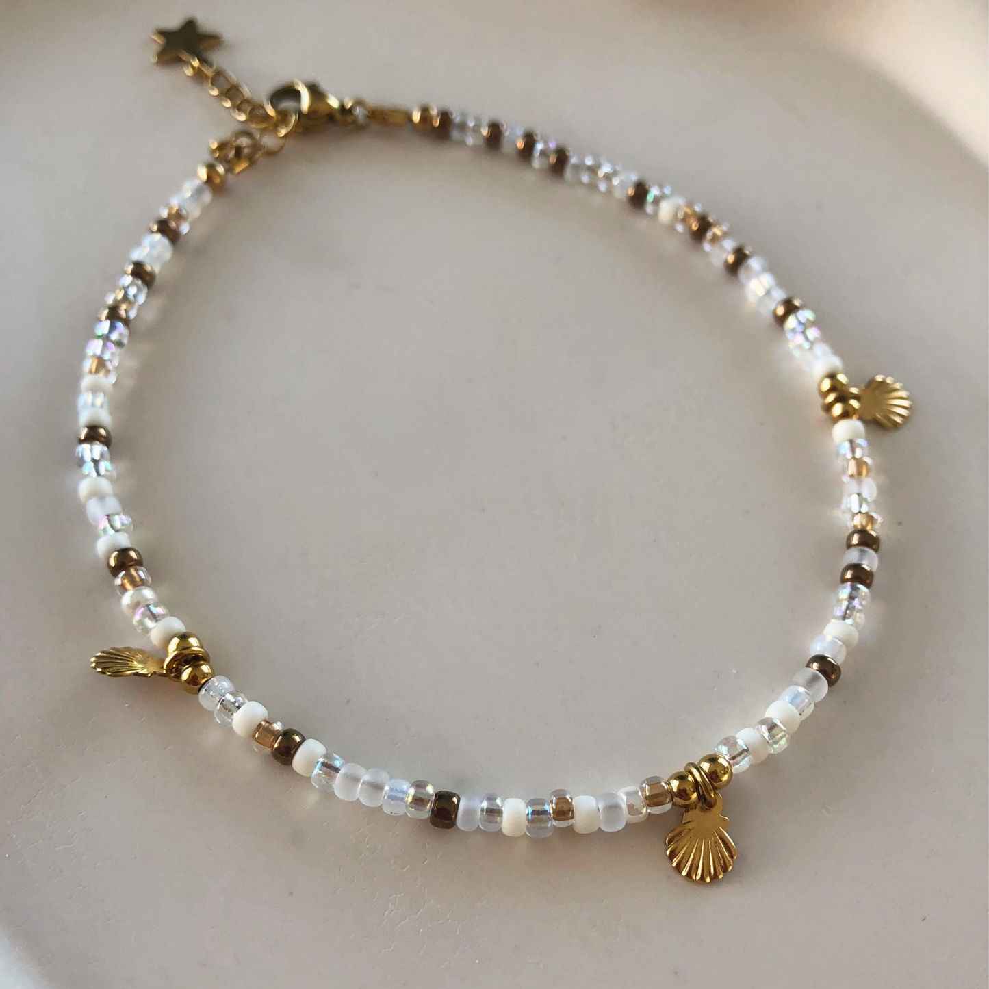 BRACELET DE CHEVILLE NAÏA - perles rocailles, coquillage