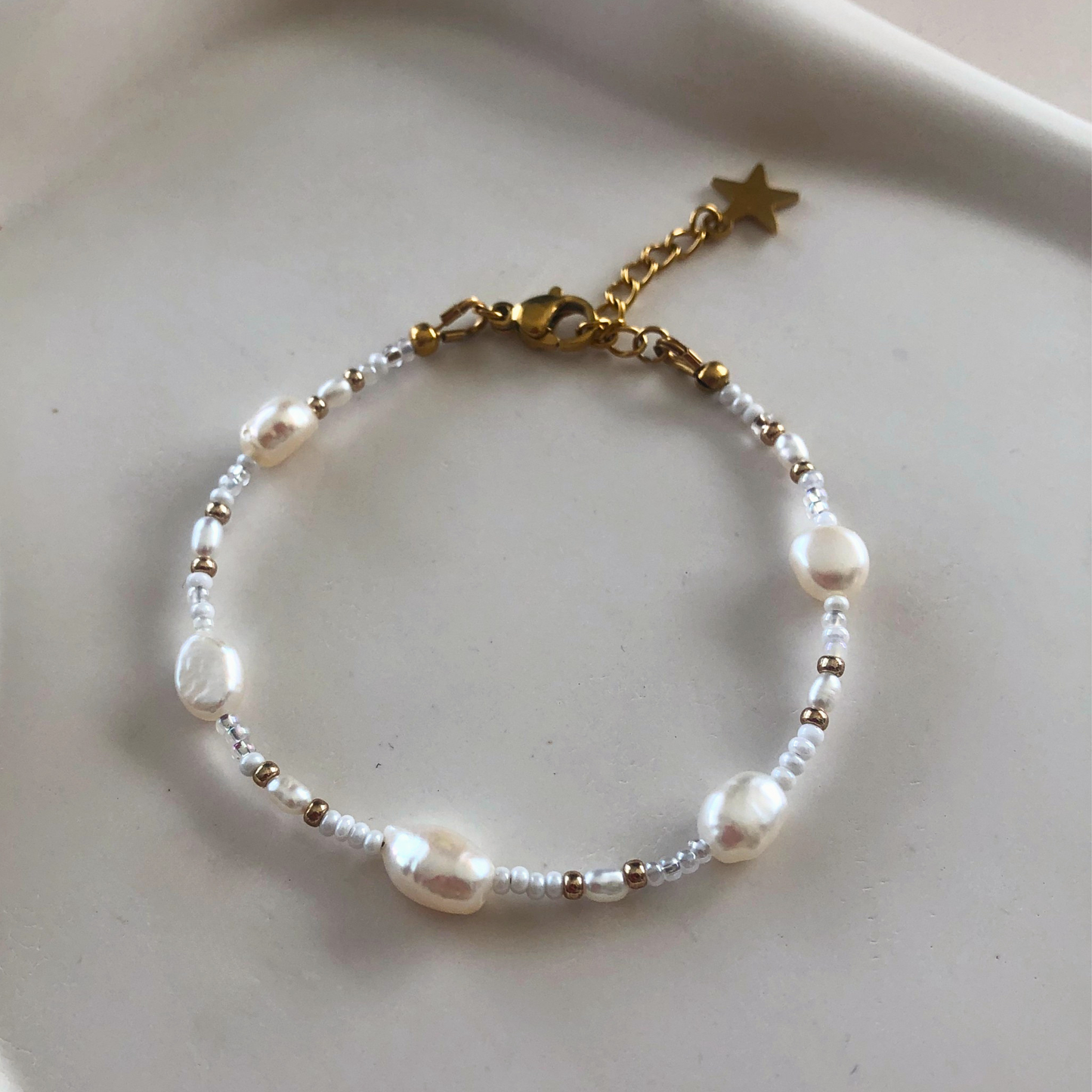 BRACELET CLÉA – perles de rocaille et perles d'eau douce