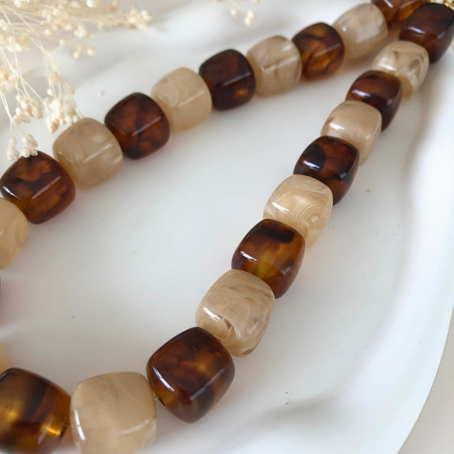 COLLIER ELLIE