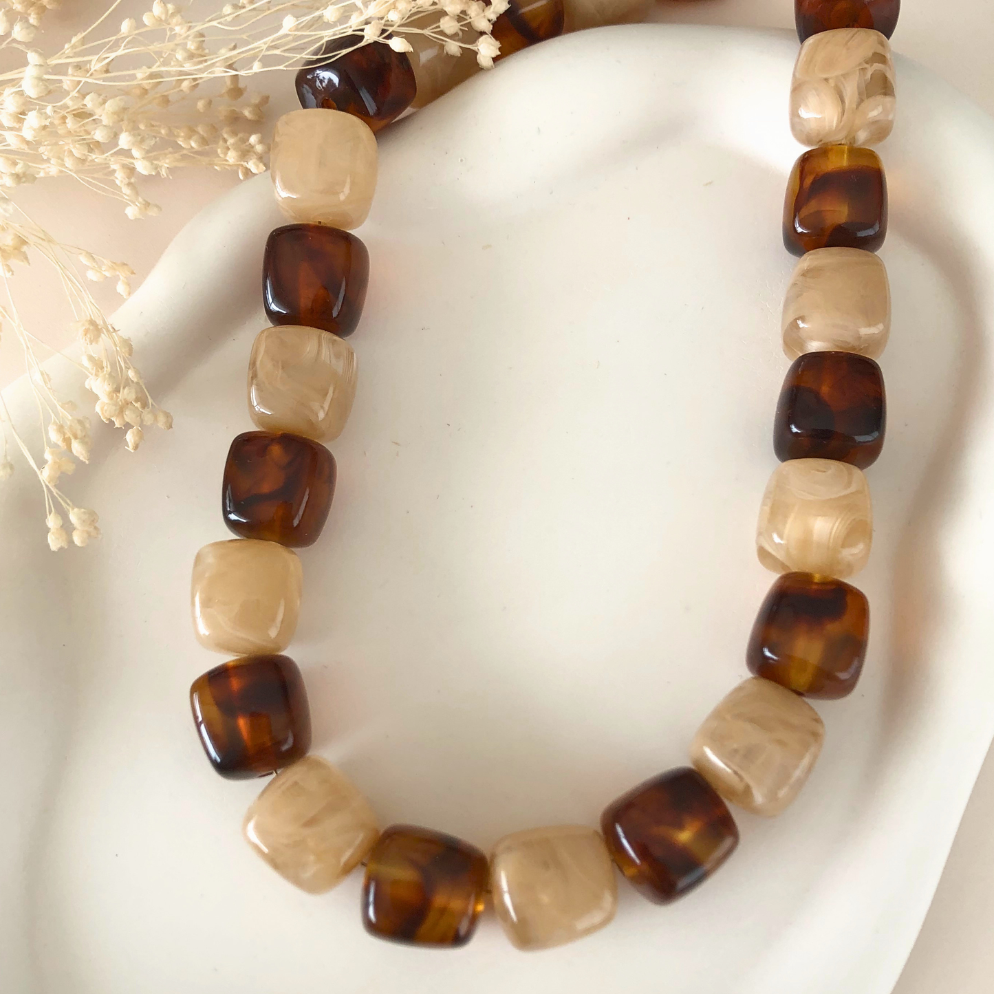 COLLIER ELLIE