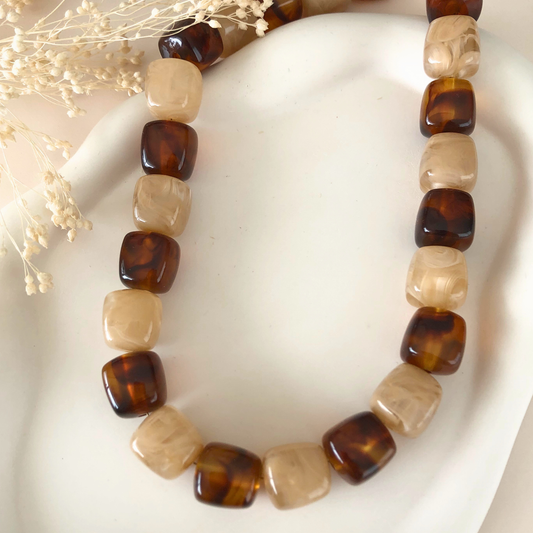 COLLIER ELLIE