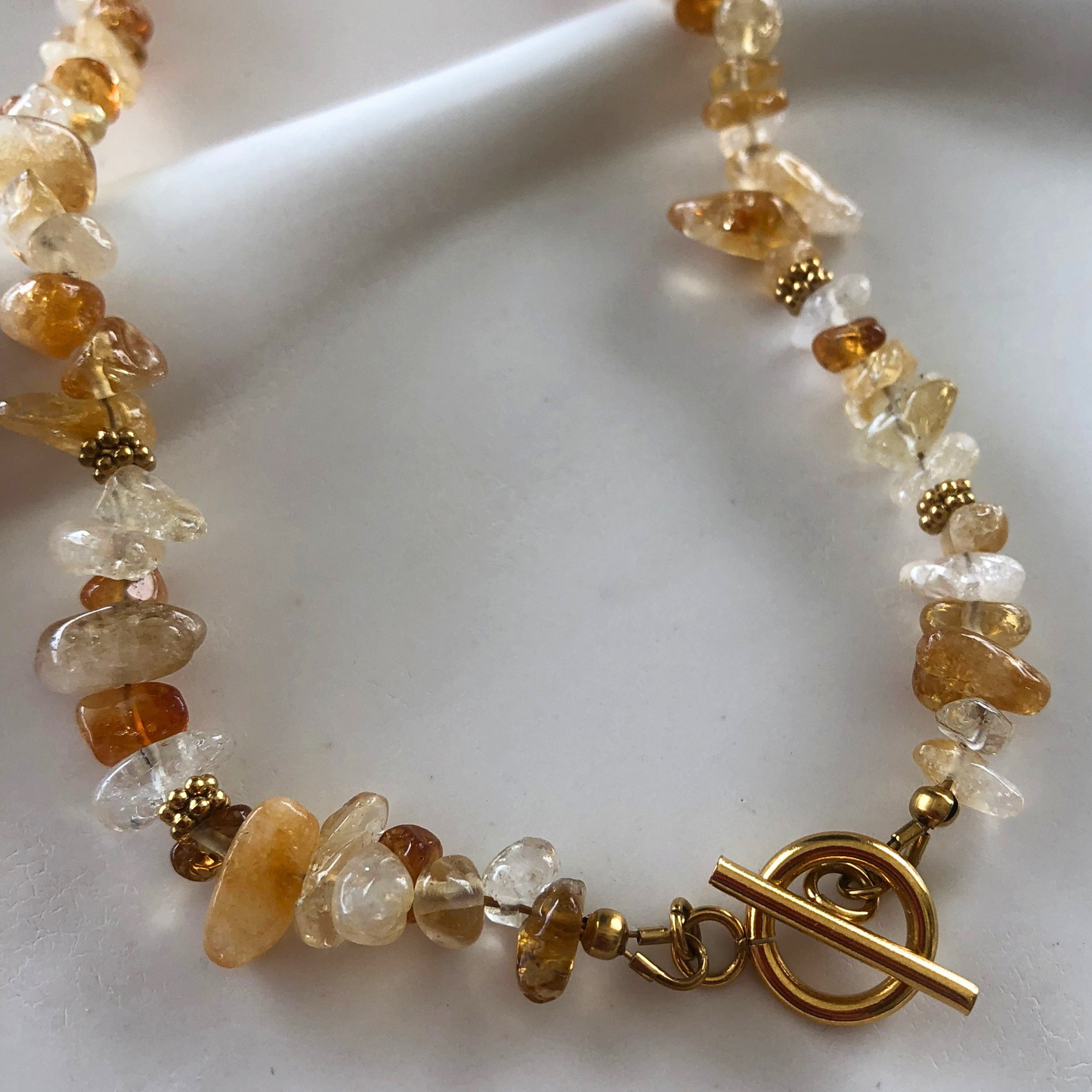 COLLIER SOFIA – perles chips citrine