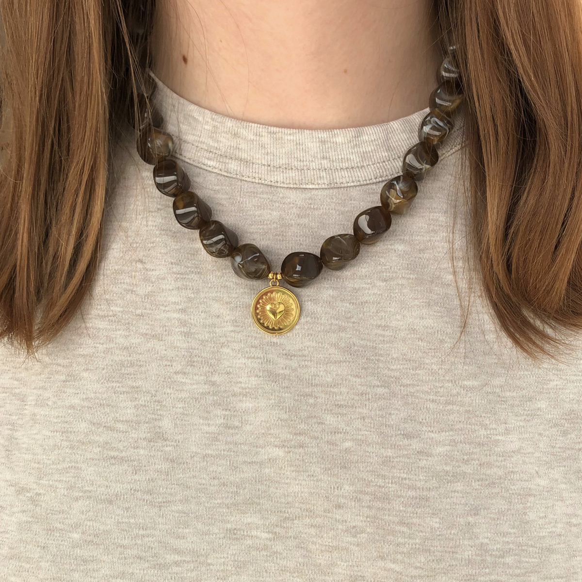COLLIER MAXINE - perles marron marbré, pendentif cœur ou feuille