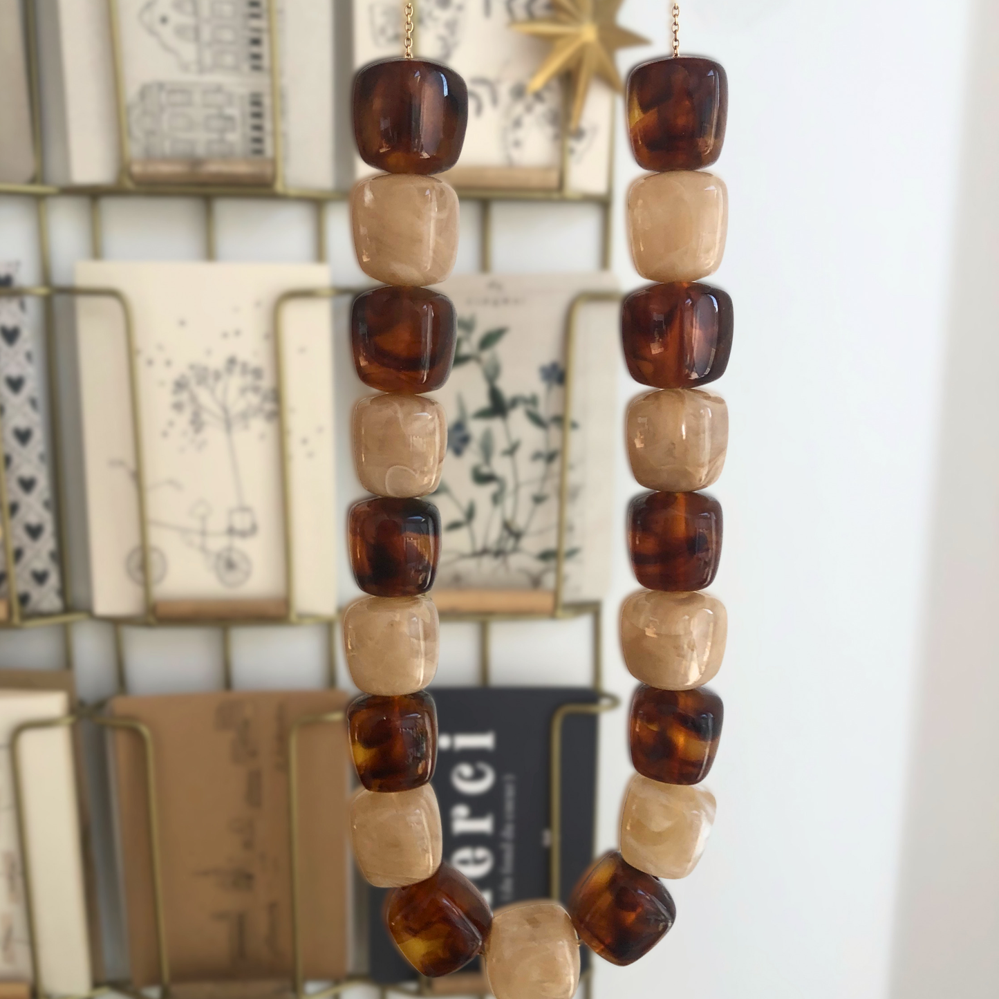 COLLIER ELLIE