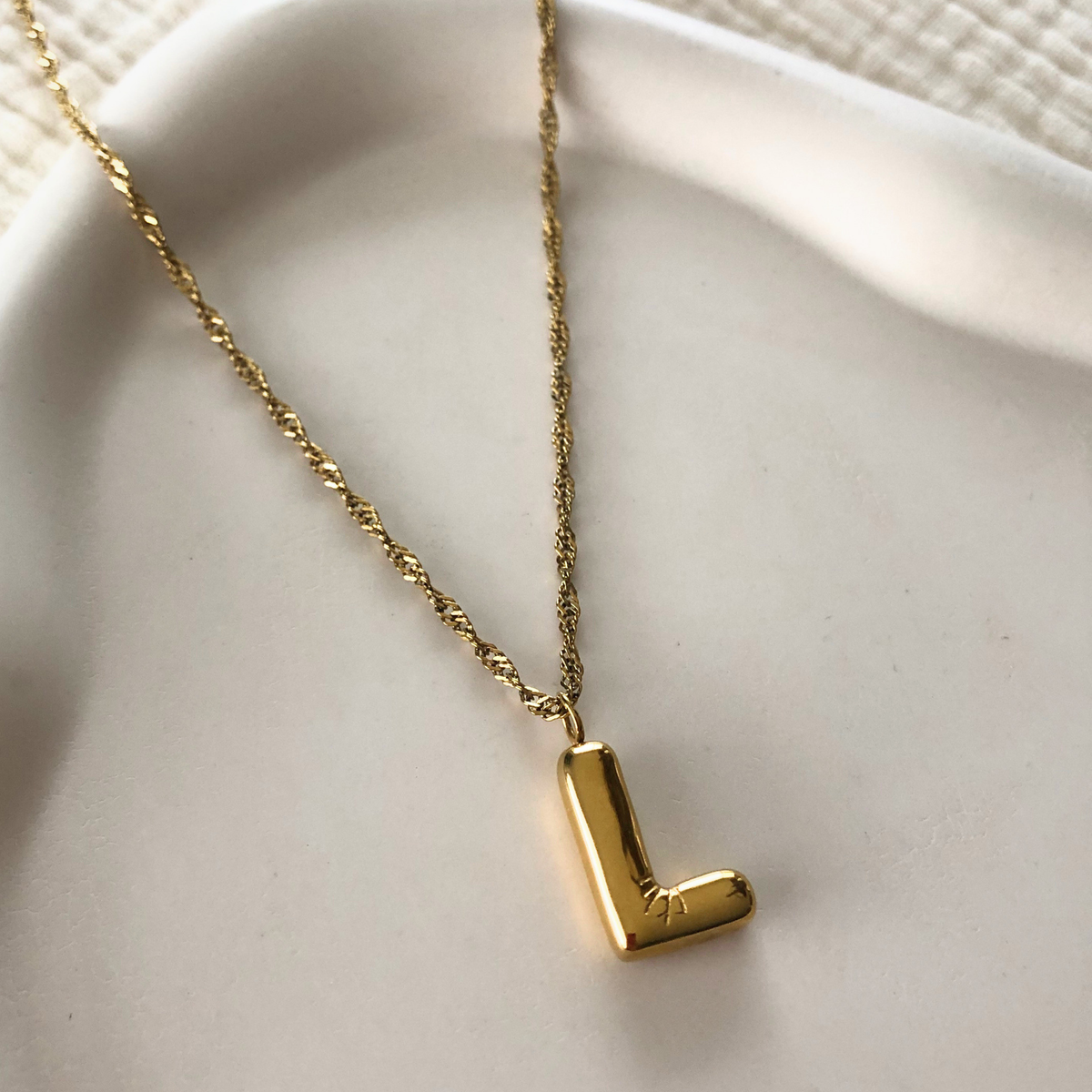 COLLIER MERYL - Chaîne torsadée avec lettre personnalisable